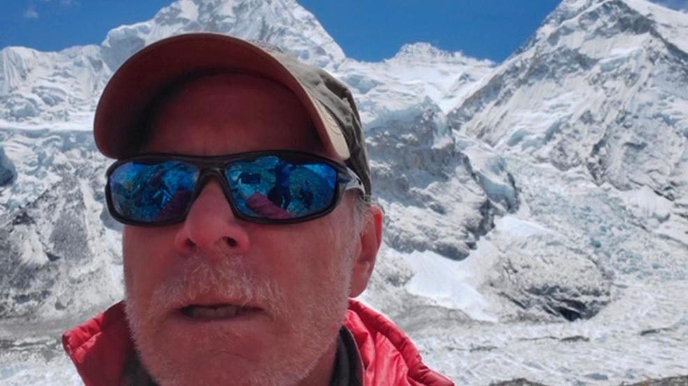 Everest Death AP19147844271814.jpg