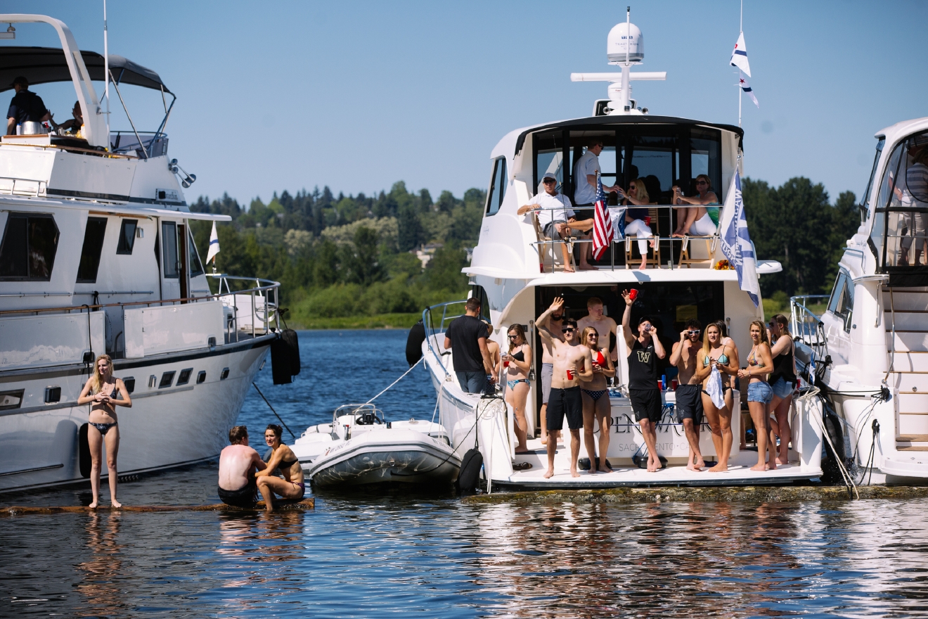 Photos Thousands come out for Seattle Yacht Club's Opening Day