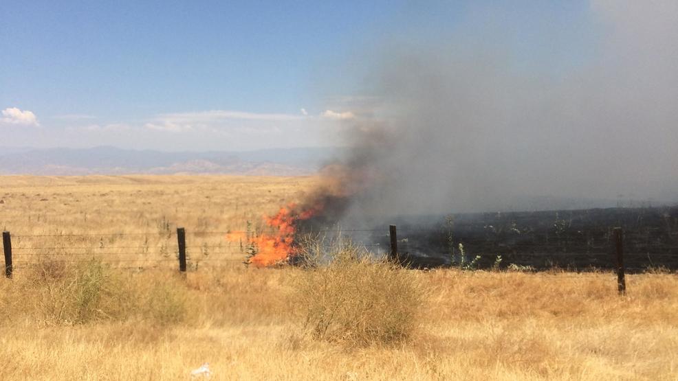 Fires burning along Hwy 65 north of Bakersfield KBAK