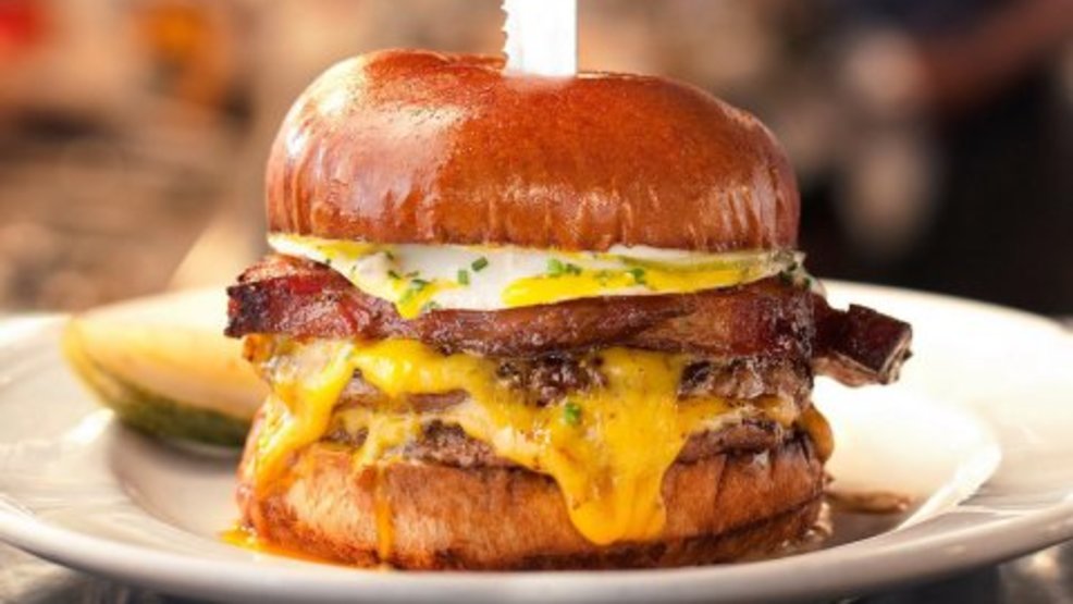 The Au Cheval cheeseburger - after 5 years, still a 3-hour wait 23cba9e2-0a78-4ea5-9b80-d24f392887bf-aucheval.jpg