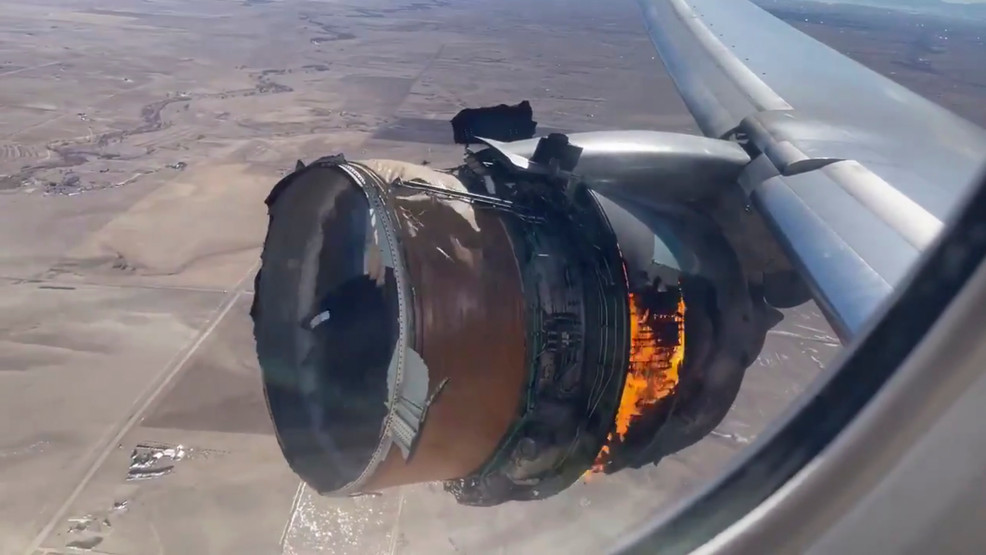 Emergency Landing Plane Debris AP21053608988065.jpg