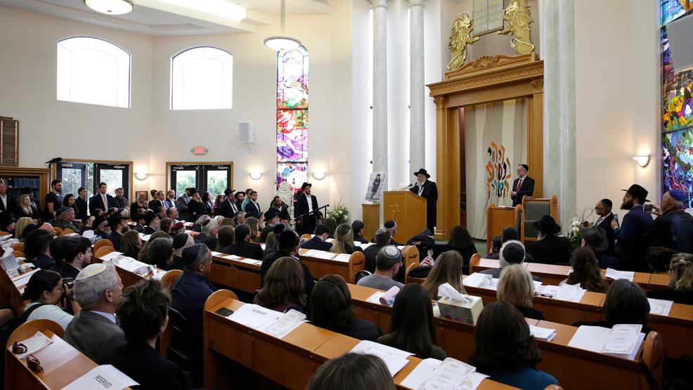 Synagogue Shooting Security AP19122052839685.jpg