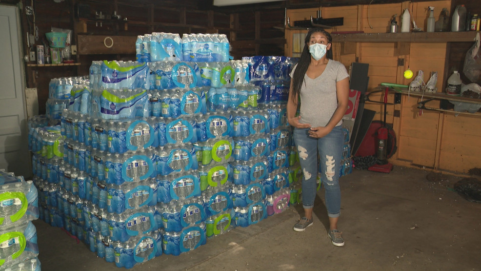 Kalamazoo woman gathers bottled water for Flint - WWMT-TV