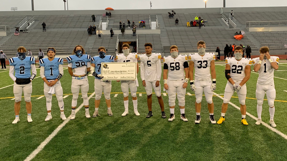 Southeast Polk Football Team Supporting Cedar Rapids Community With Southeast Polk Football Team Supporting Cedar Rapids Community With